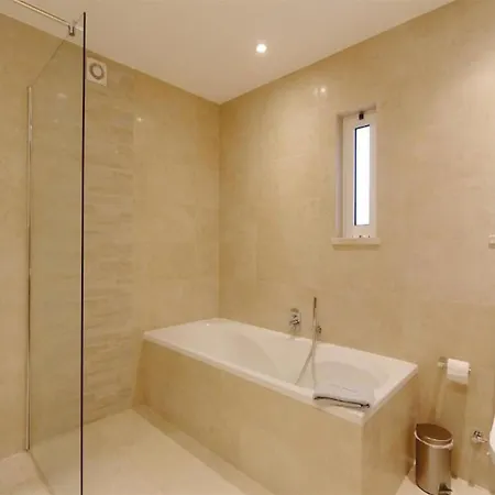 Lovely Vilamoura 4 Bedrooms Pinhal Short Drive To Marina Air Conditioning Villa *