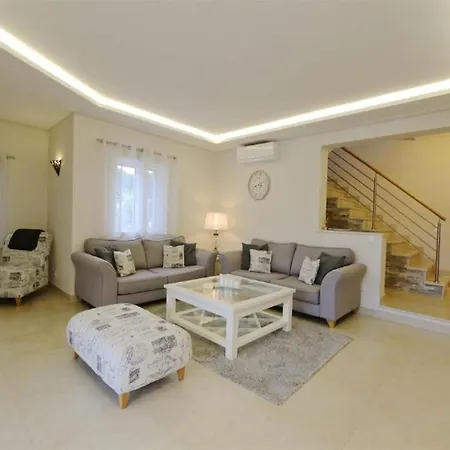 Lovely Vilamoura 4 Bedrooms Pinhal Short Drive To Marina Вилла