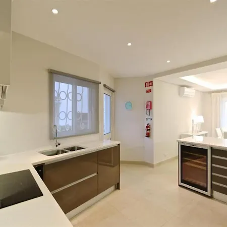 Lovely Vilamoura 4 Bedrooms Pinhal Short Drive To Marina Villa Quarteira