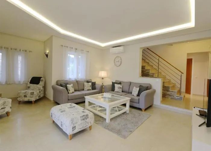 Lovely Vilamoura 4 Bedrooms Pinhal Short Drive To Marina Villa